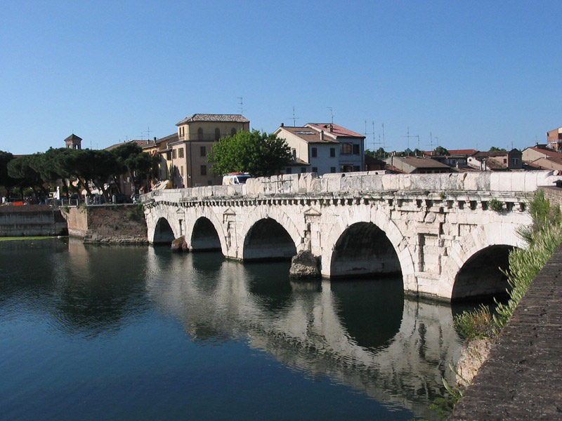 Rimini ponte di tiberio.jpg