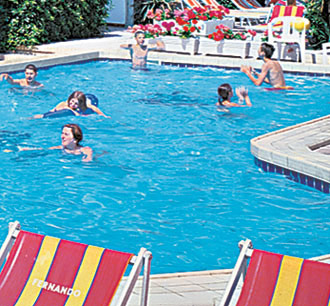 hotel alexander piscina.jpg
