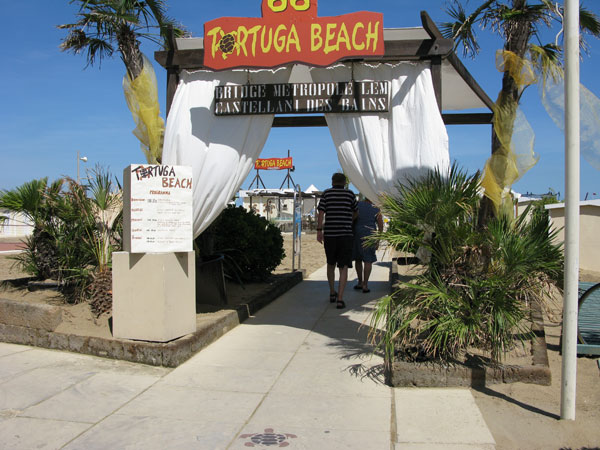 tortuga-beach2.jpg