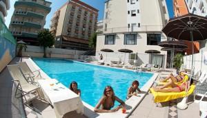 Hotel Plaza Cattolica con piscina