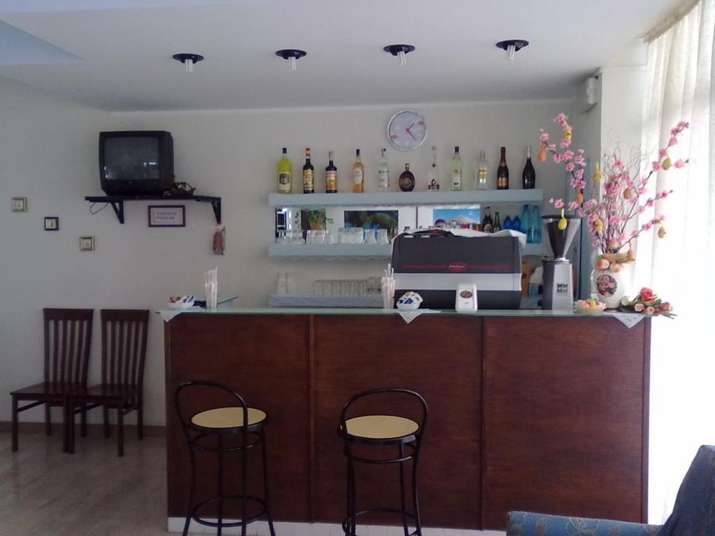 hotel-edy-bar