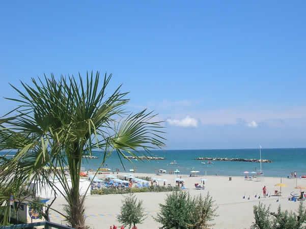 hotel-gelso-igea-marina-spiaggia