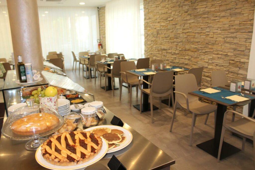 bb-primrose-residence-hotel-rimini-colazione-sala