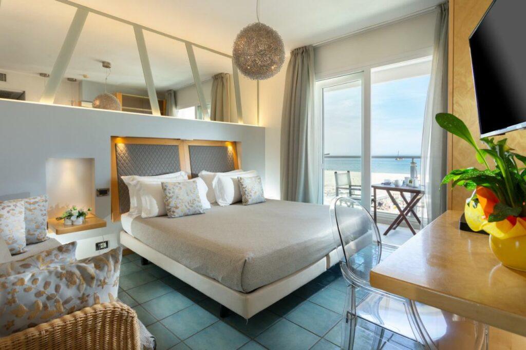 club-house-hotel-marina-centro-rimini-1