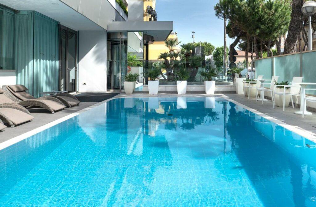 club-house-hotel-marina-centro-rimini-2