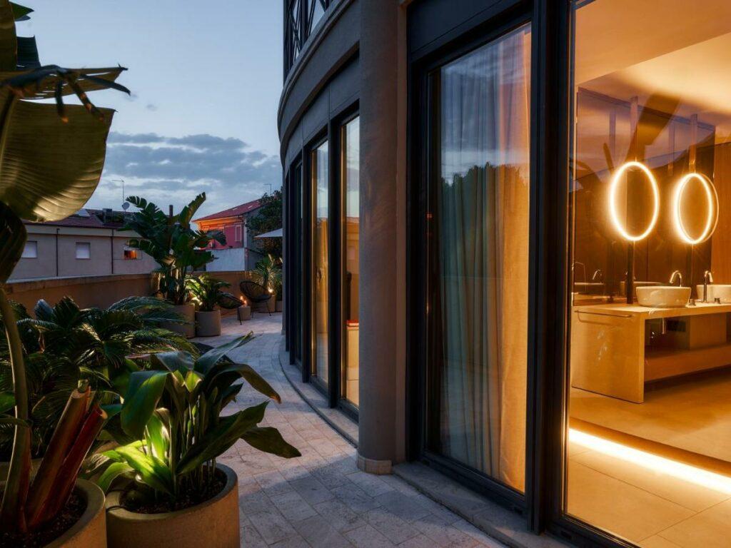 hotel-luxe-catholic-residences-by-victoria-palace-2