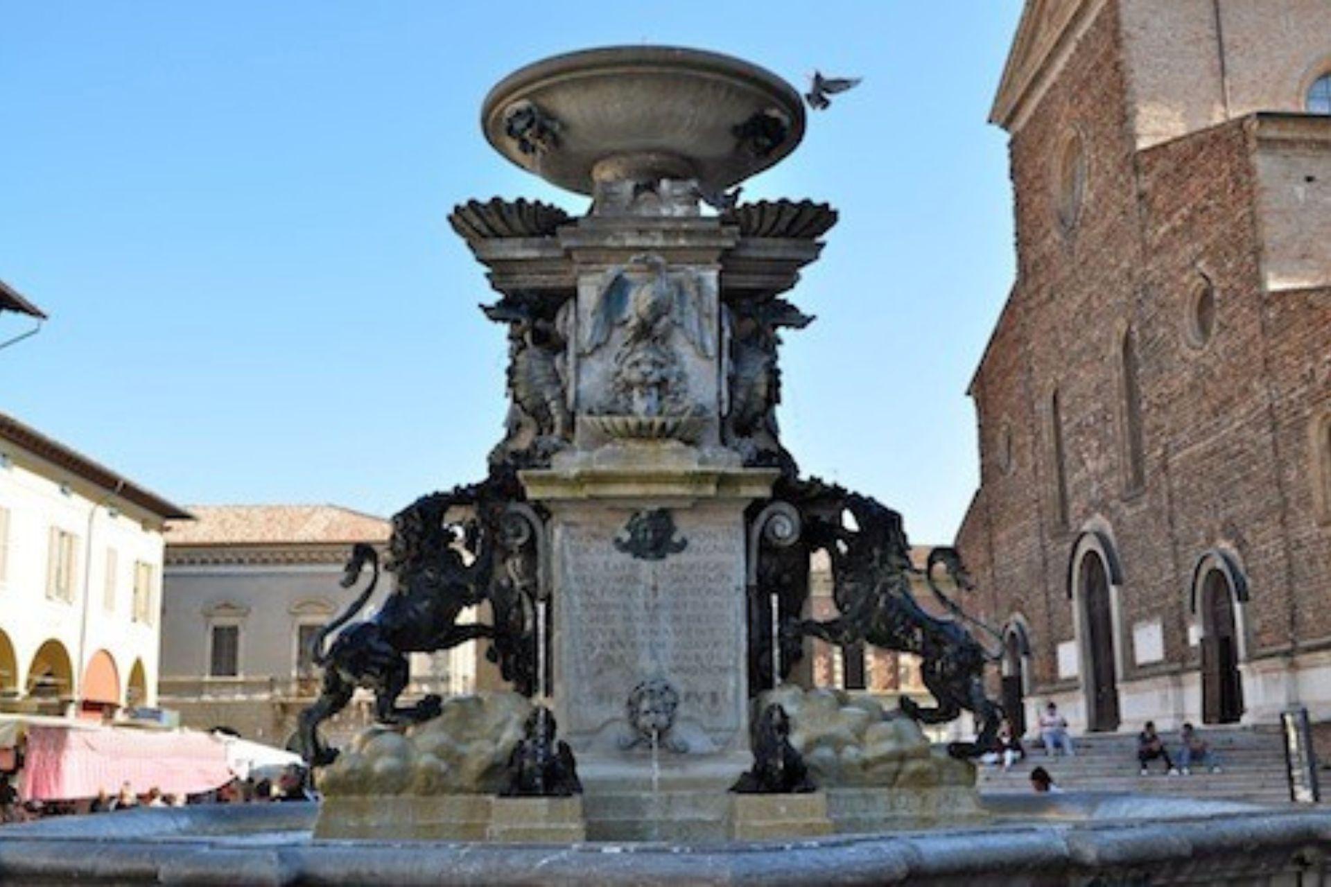 Fontana Monumentale di Faenza. Eleganza barocca in Piazza della Libertà
