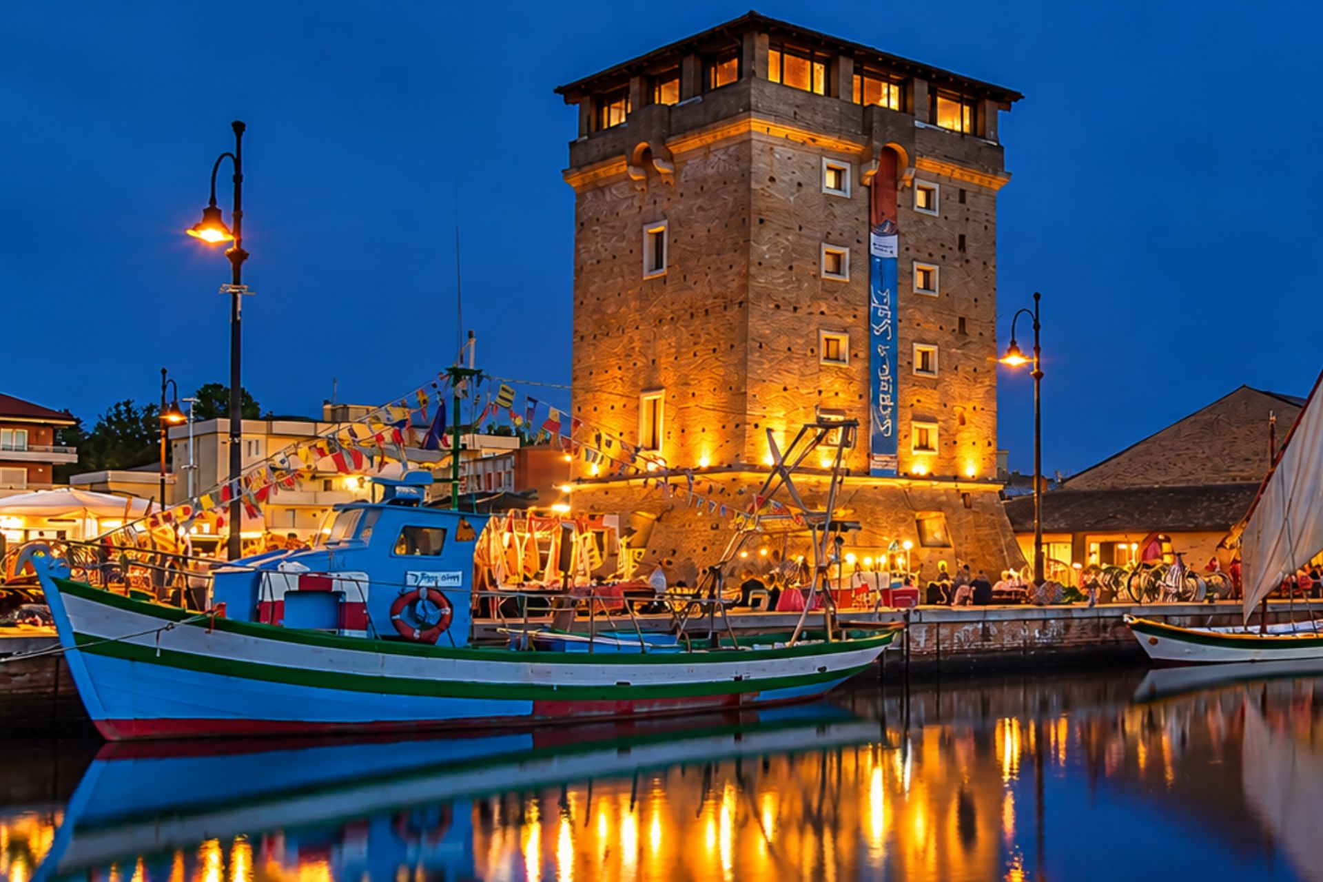 Was gibt es in der Umgebung von Cervia außer dem Meer noch zu sehen?